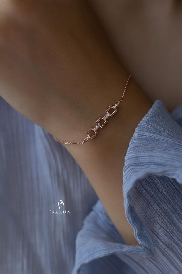 Kare Model Beyaz Taşlı 925 Ayar Gümüş Bileklik