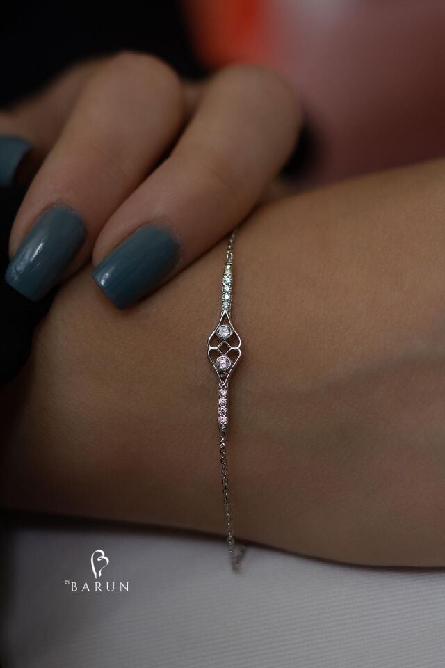 Beyaz Taşlı Oval Model 925 Ayar Gümüş Bileklik