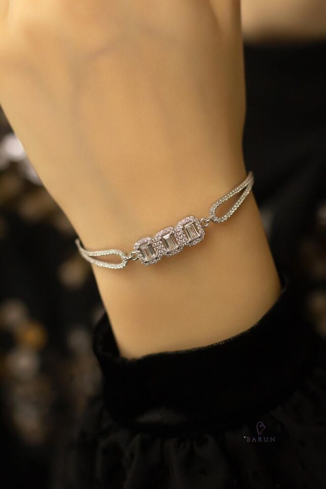 Baget Taşlı Pırlanta Model Kelepçe 925 Ayar Gümüş Bileklik