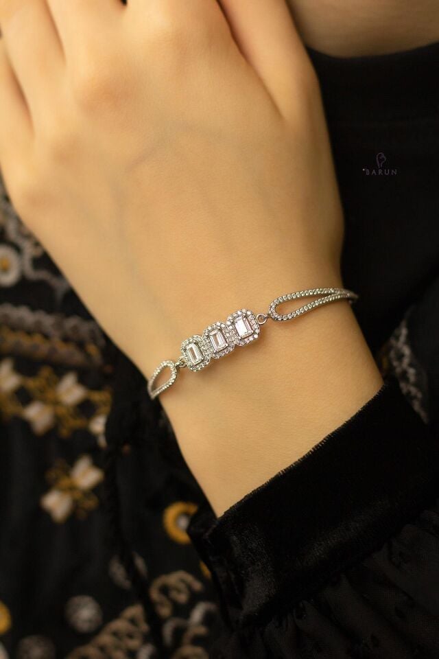 Baget Taşlı Pırlanta Model Kelepçe 925 Ayar Gümüş Bileklik