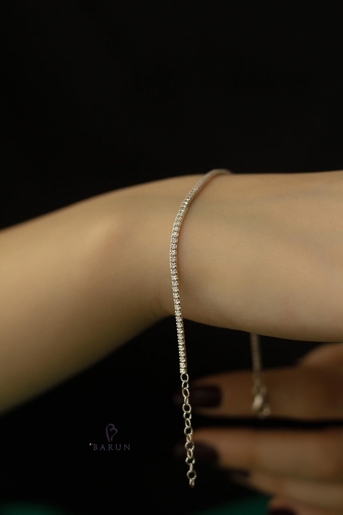 Beyaz Taşlı Su Yolu Pırlanta Model Görünümlü 925 Ayar İnce Tenis Gümüş Bileklik