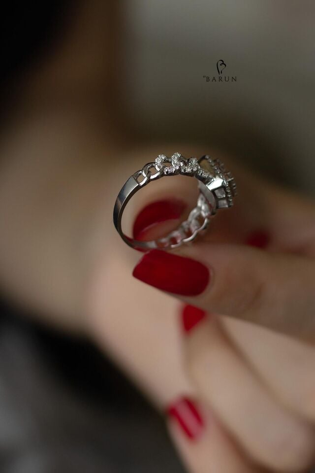 Yuvarlak  Baget Taşlı Pırlanta Model 925 Ayar Gümüş Zincir Yüzük