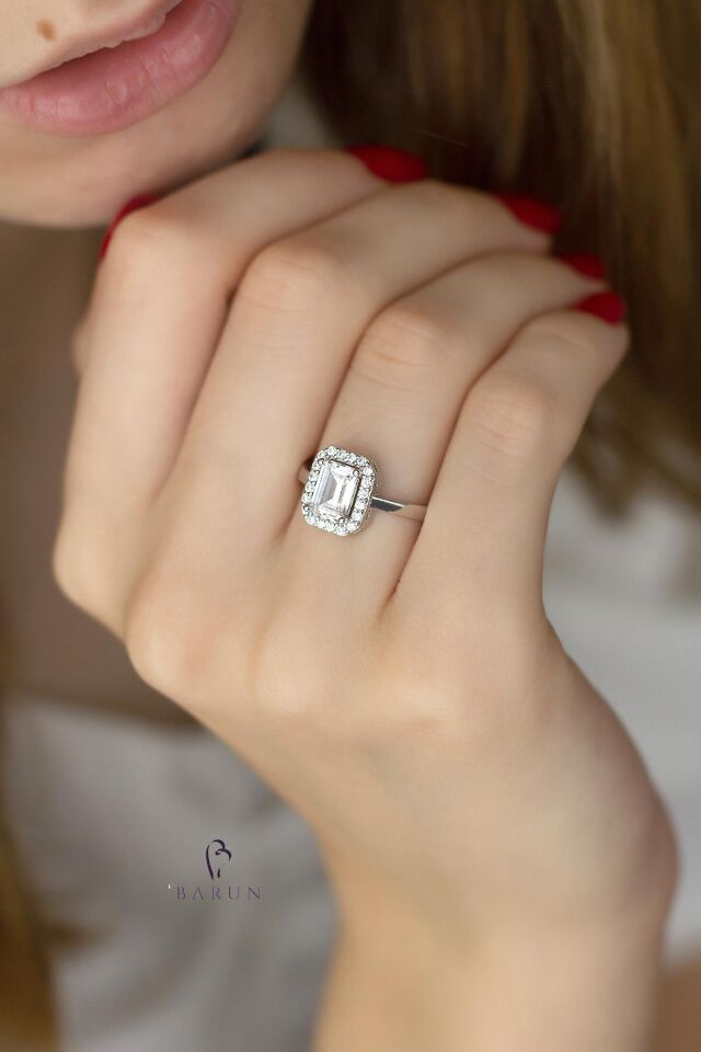 Baget Taşlı Pırlanta Görünümlü 925 Ayar Gümüş Yüzük Gümüş Rengi