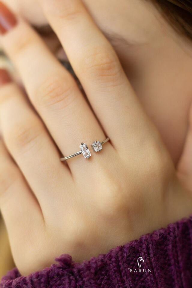 Baget Taşlı Ayarlanabilir 925 Ayar Beyaz Taş Gümüş Yüzük