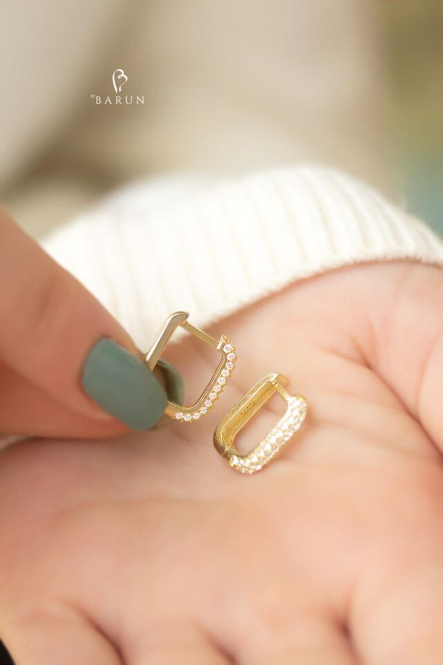 Üç Sıra Taşlı Dikdörtgen Model Beyaz Taşlı 925 Ayar Gümüş Halka Küpe