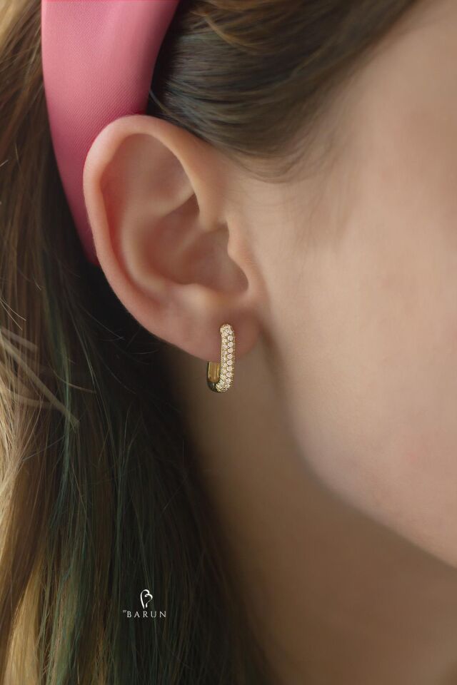 Üç Sıra Taşlı Dikdörtgen Model Beyaz Taşlı 925 Ayar Gümüş Halka Küpe