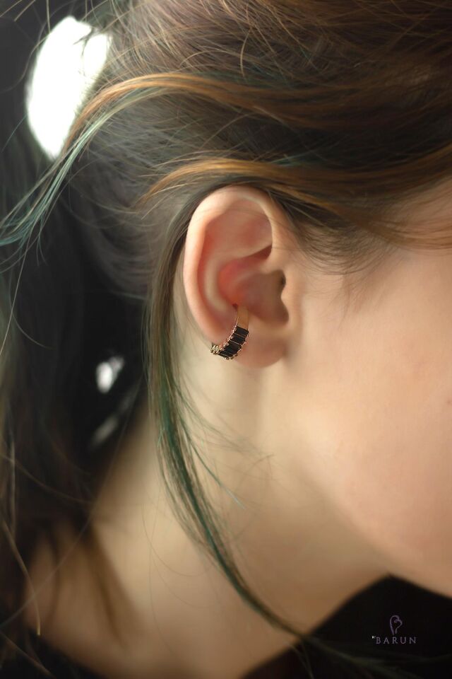 Baget Model Siyah Taşlı Yuvarlak 925 Ayar Kalın Kıkırdak Küpe-Earcuff