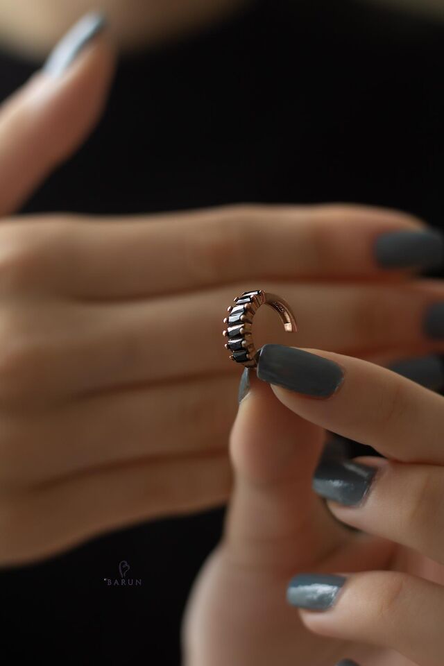 Baget Model Siyah Taşlı Yuvarlak 925 Ayar Kalın Kıkırdak Küpe-Earcuff