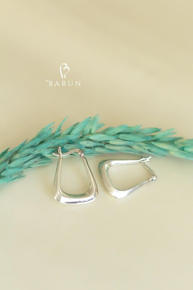 Gümüş Rengi Oval Bombe Model Halka 925 Ayar Gümüş Küpe