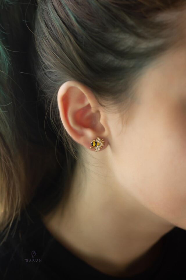 Arılı halka  küpe  Mineli Beyaz Taşlı Bereket Şans Sembolü 925 Ayar Gümüş Küpe