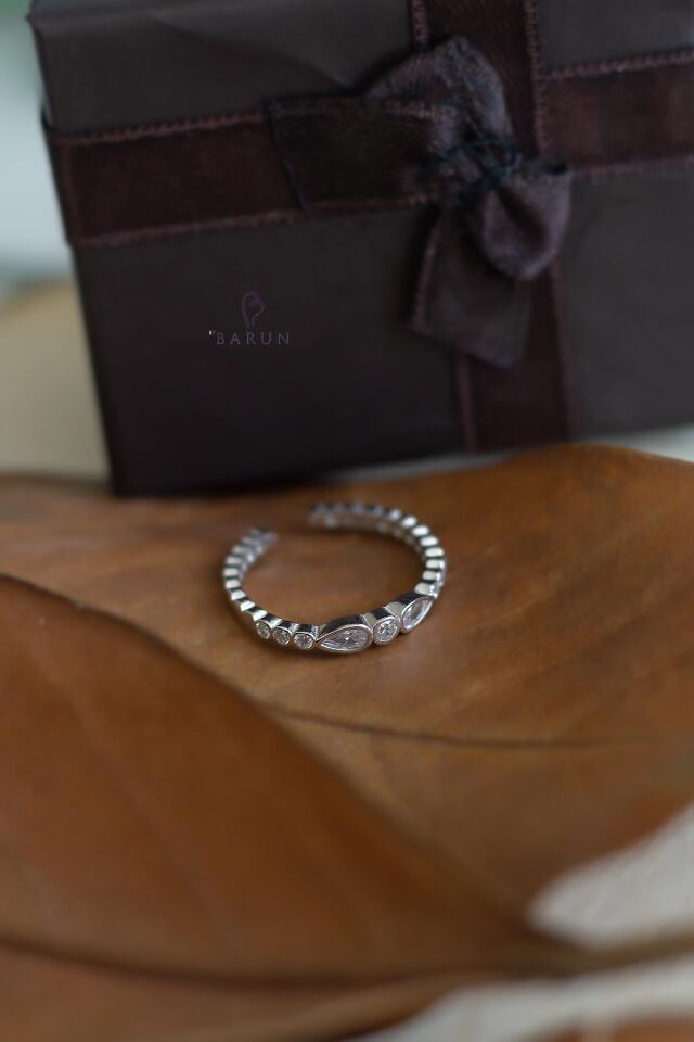 Damla Model Beyaz Yuvarlak Taşlı Ayarlanabilir 925 Ayar Gümüş Yüzük