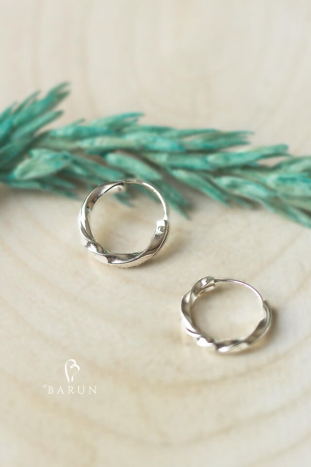 Gümüş Rengi Mini Halka Burgu Küpe 925 Ayar