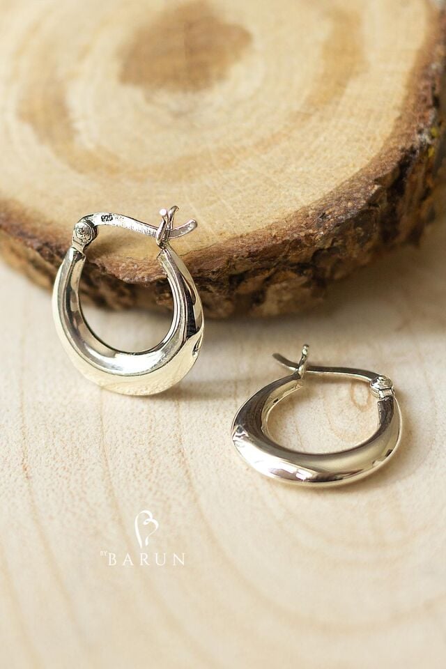 Gümüş Rengi Küçük Oval Halka 925 Ayar Gümüş Küpe