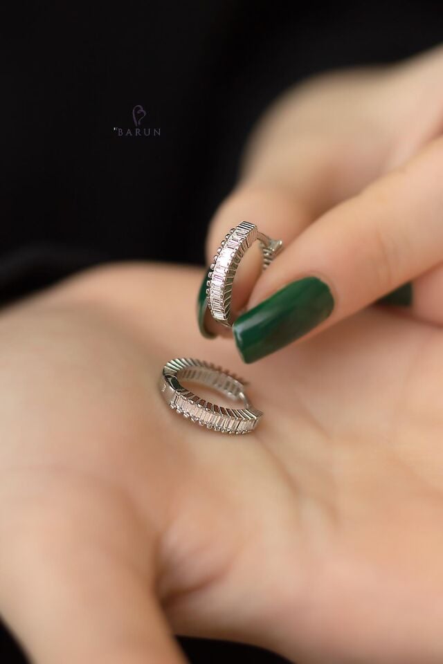 Baget Taşlı Yuvarlak 925 Ayar Gümüş Küpe