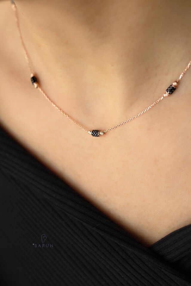 Beyaz Yuvarlak Taşlı 925 Ayar Zincir Kolye