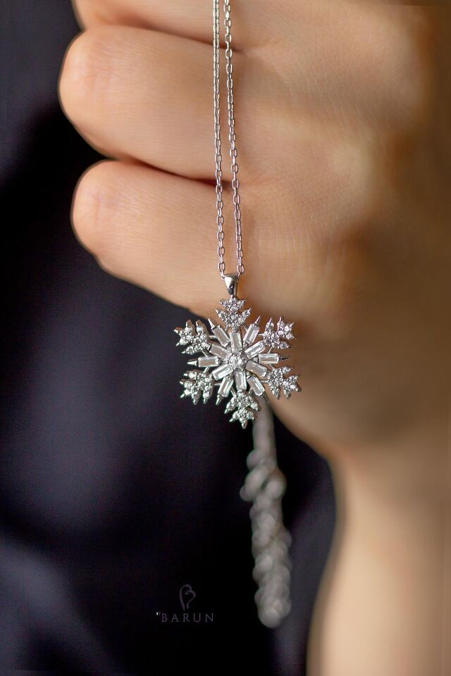 Kar Tanesi Kolye Baget Taşlı 925 Ayar Gümüş Kolye