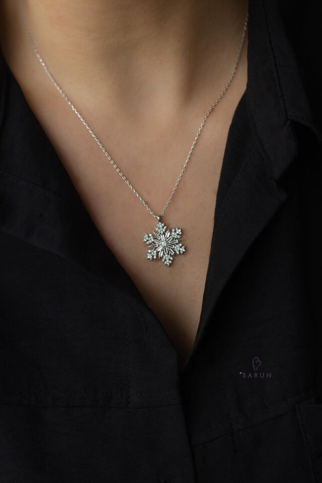 Kar Tanesi Kolye Baget Taşlı 925 Ayar Gümüş Kolye