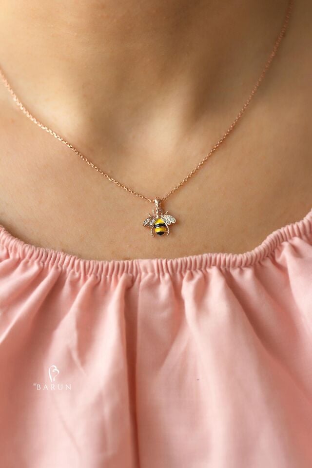 Arılı Model Mineli Beyaz Taşlı Bereket Şans Sembolü 925 Ayar Gümüş Zincir Kolye