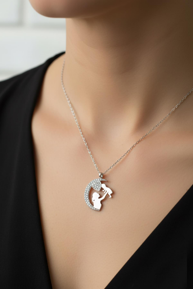 Anne Bebek Kalp Modeli 925 Ayar Beyaz Taşlı Gümüş Kolye Zirkon Taşlı