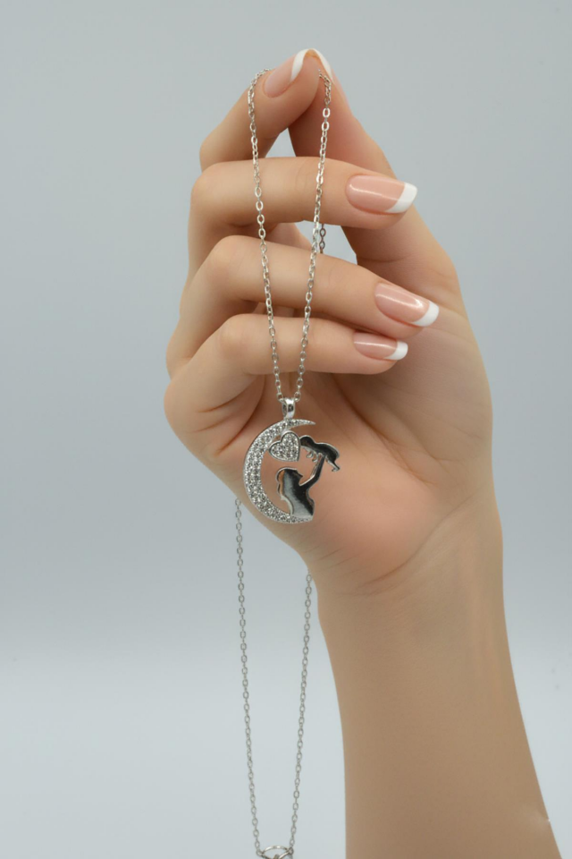 Anne Bebek Kalp Modeli 925 Ayar Beyaz Taşlı Gümüş Kolye Zirkon Taşlı