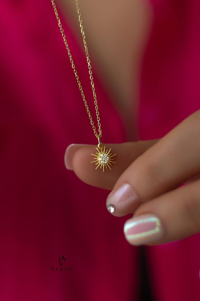 Güneş Model Beyaz Zirkon Taşlı 925 Ayar Minimalist Gümüş Kolye