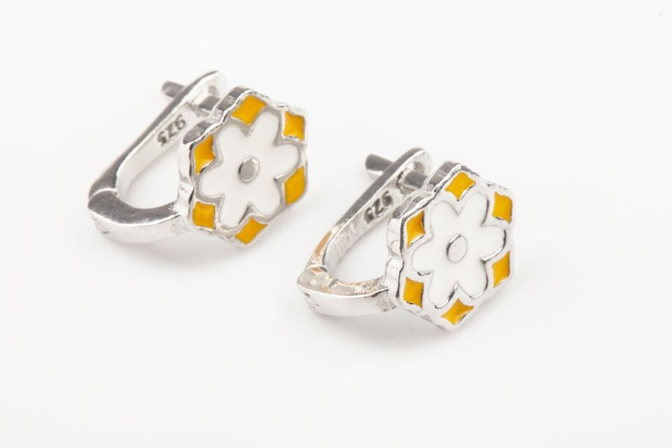 Papatya Çiçek Model Köşeli Mineli Kız Çocuk 925 Ayar Gümüş Küpe