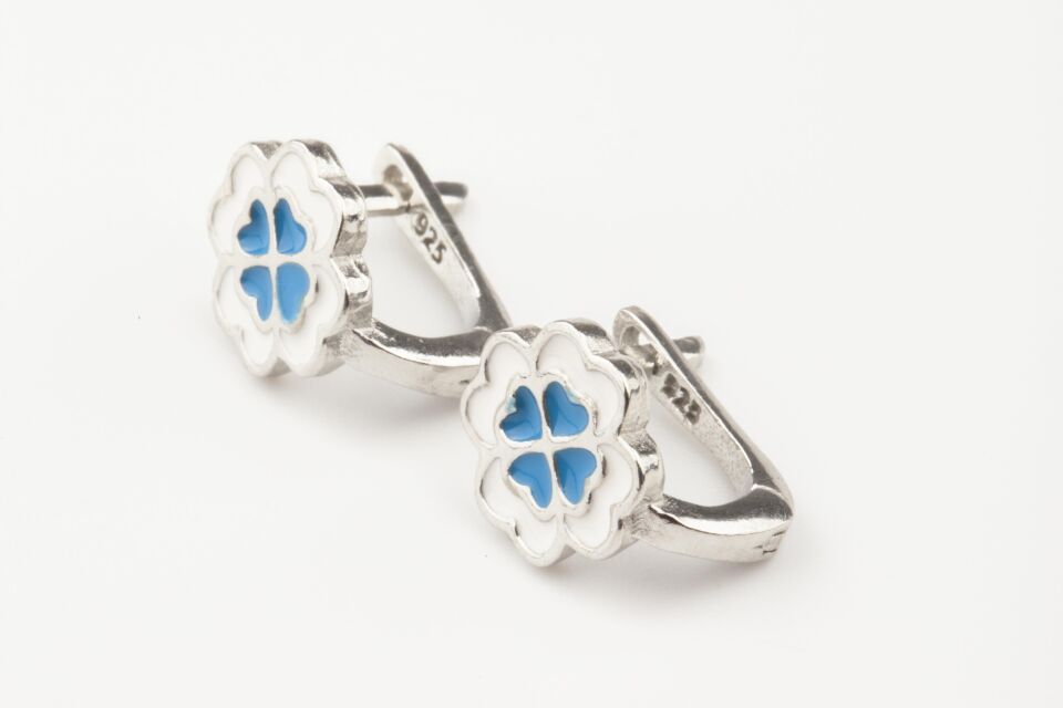 Yonca Model Beyaz Mineli Kız Çocuk 925 Ayar Gümüş Küpe