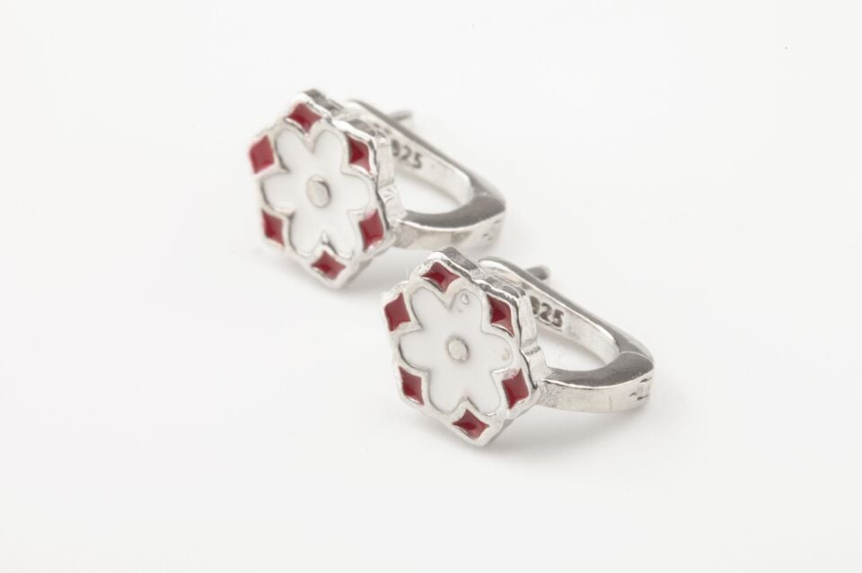 Çicek Köşeli Kırmızı Beyaz Mineli Model Kız Çocuk 925 Ayar Gümüş Küpe