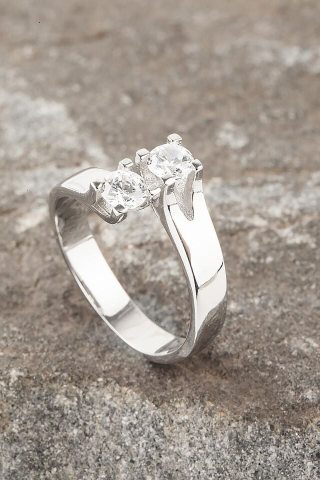 Çift Tek Taş  Pırlanta Görünümlü 925 Ayar Gümüş Yüzük