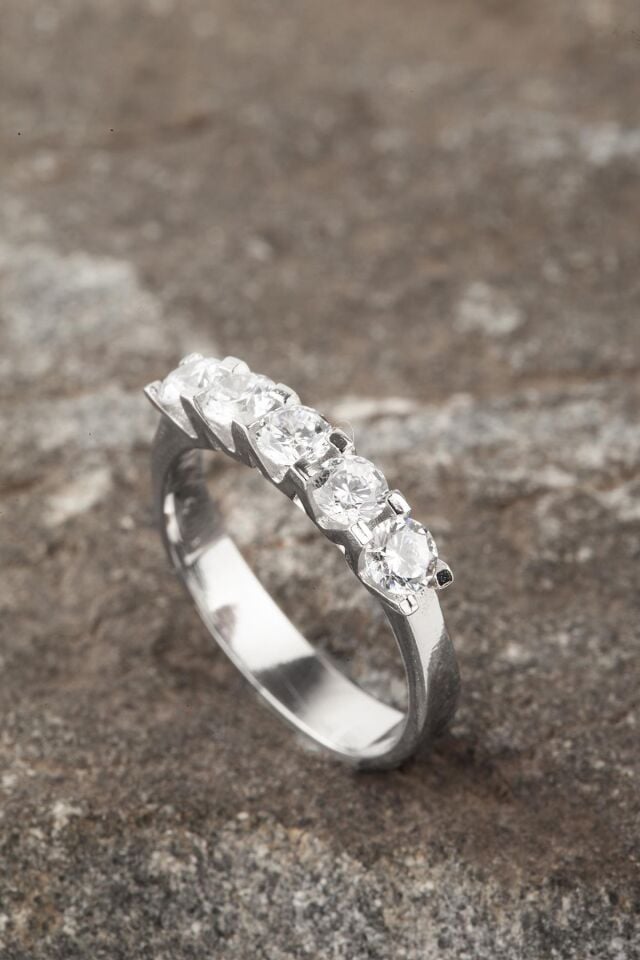 Altı 6 Taş Pırlanta Görünümlü Taç Model Alyans 925 Ayar Gümüş Yüzük