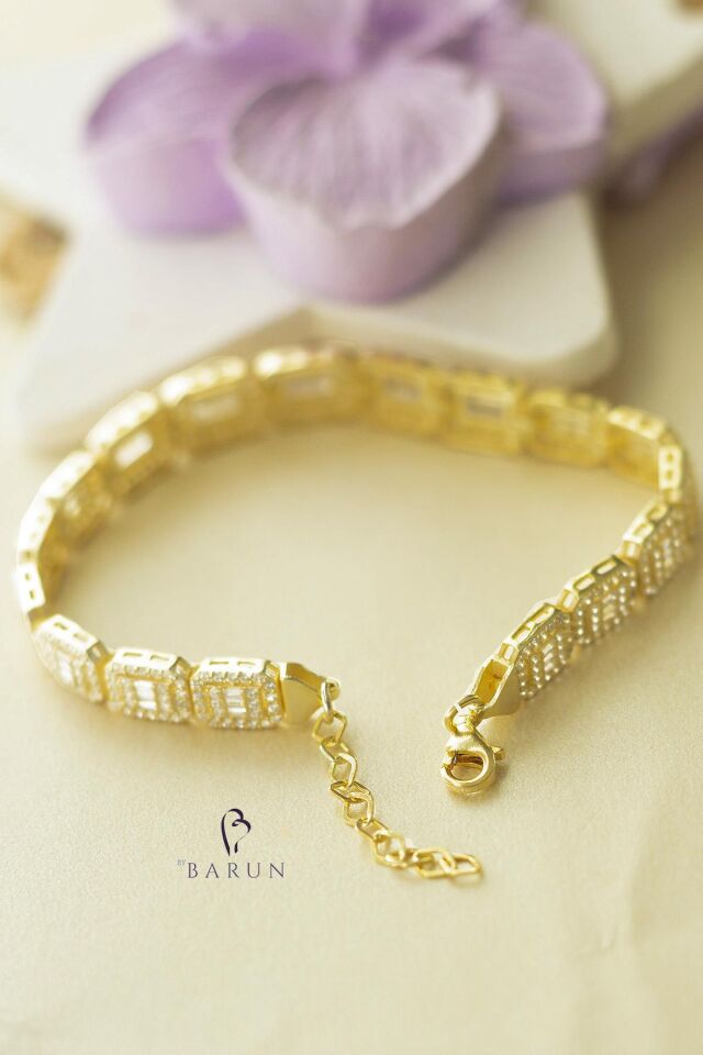 Su Yolu Baget Taşlı Dikdörtgen  Model Pırlanta Görünümlü 925 Ayar Gümüş Bileklik