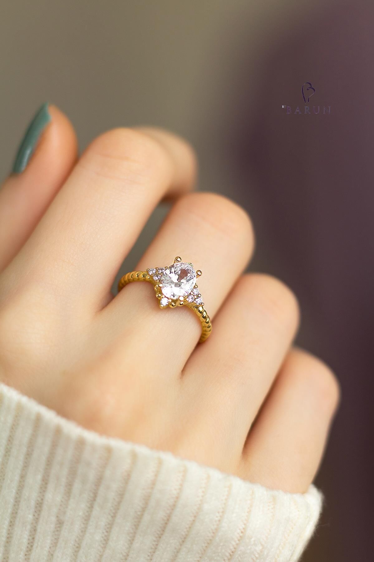 Pırlanta Görünümlü Oval  Beyaz Taşlı 925 Ayar Ayarlanabilir Gümüş Yüzük