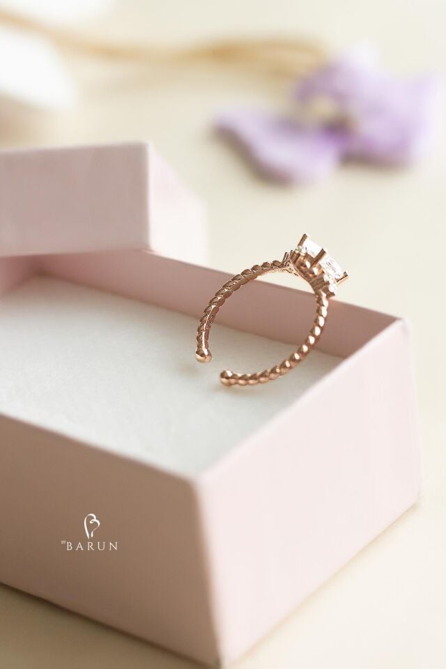 Pırlanta Görünümlü Oval  Beyaz Taşlı 925 Ayar Ayarlanabilir Gümüş Yüzük