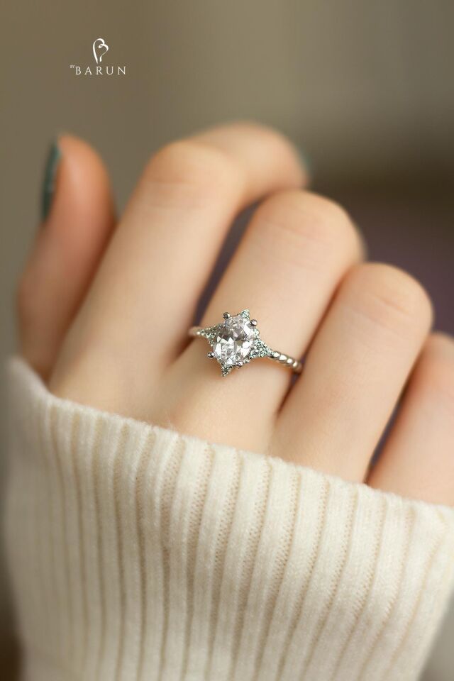 Pırlanta Görünümlü Oval  Beyaz Taşlı 925 Ayar Ayarlanabilir Gümüş Yüzük