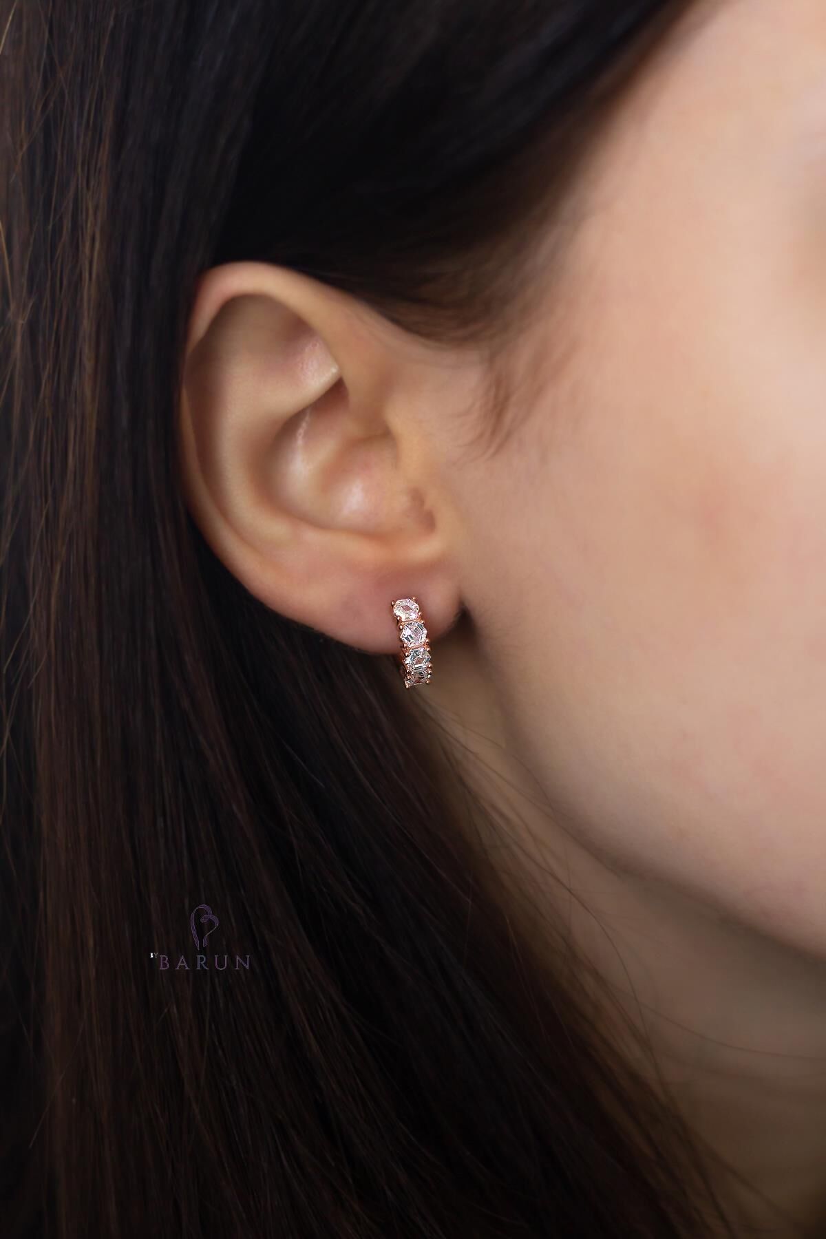 Baget Model Gümüş Rengi Yuvarlak Halka Beyaz Taşlı 925 Ayar Mini Halka Küpe