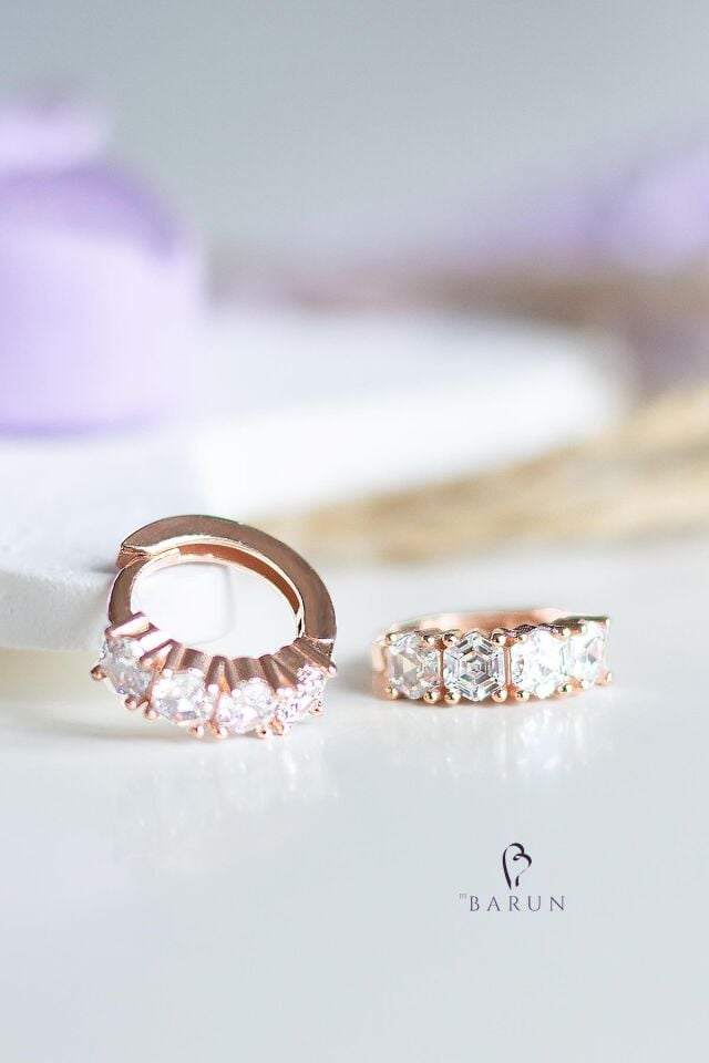 Baget Model Gümüş Rengi Yuvarlak Halka Beyaz Taşlı 925 Ayar Mini Halka Küpe