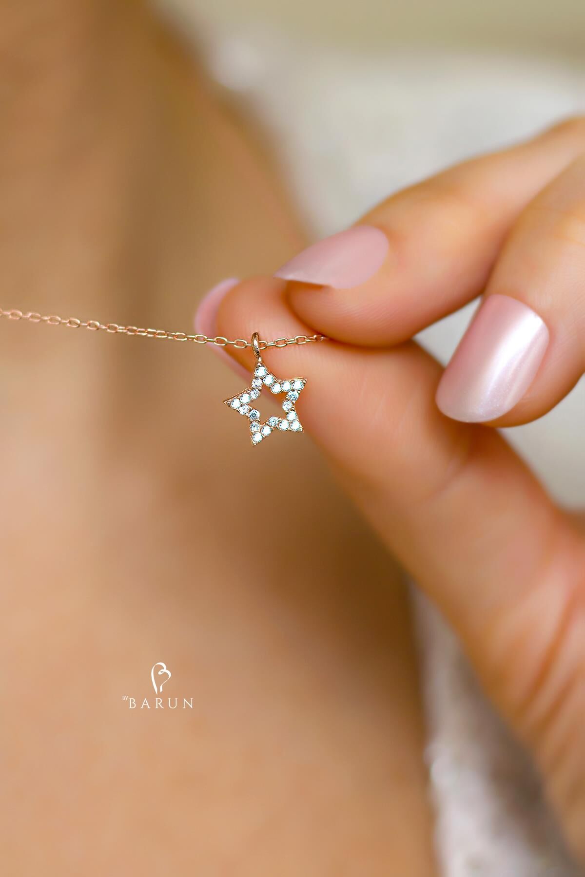 Yıldız Model Beyaz Taşlı 925 Ayar Gümüş Kolye