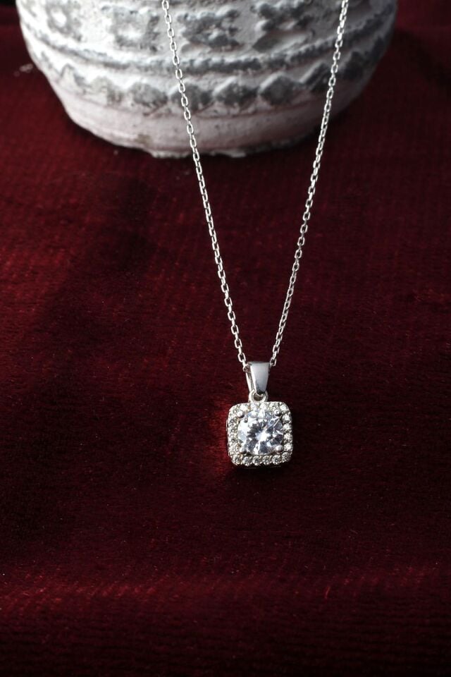 Tektaş Kare Model Zirkon Taşlı 925 Ayar Baget Model Gümüş Kolye