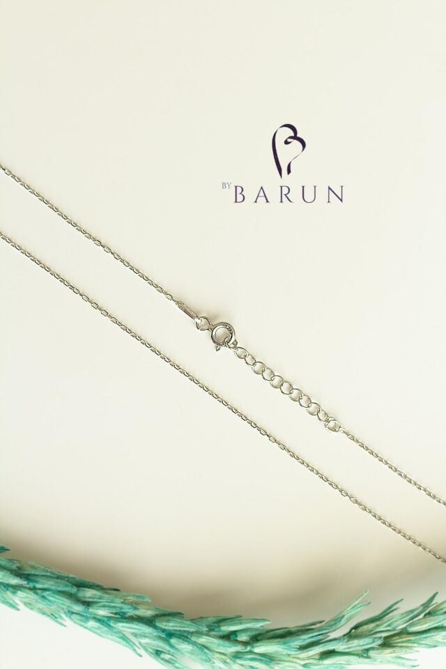 Tektaş Kare Model Zirkon Taşlı 925 Ayar Baget Model Gümüş Kolye