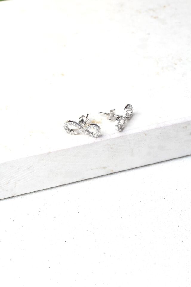 Sonsuzluk Küpe Zirkon Taşlı Beyaz 925 Ayar Çivili Gümüş Küpe