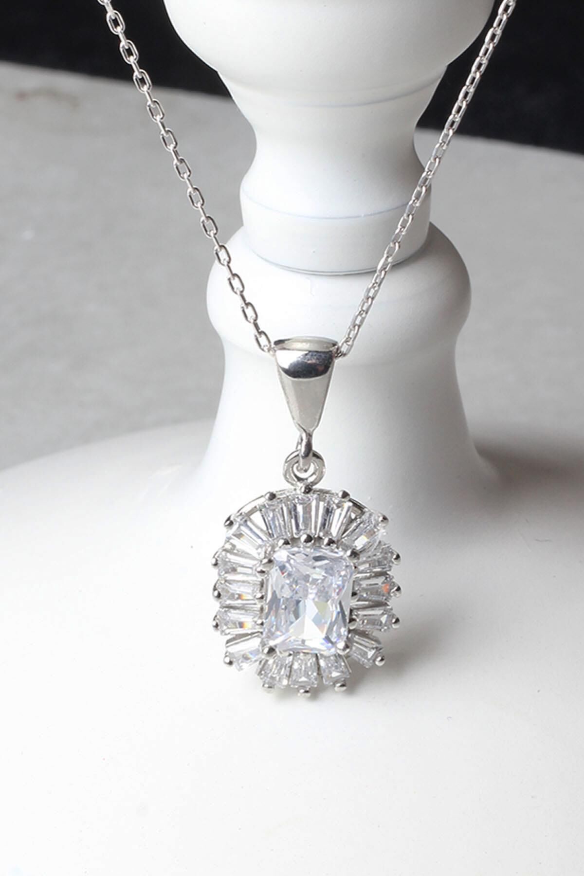 Kare Kolye Baget Taşlı Beyaz Silver Zirkon Taşlı 925 Ayar Gümüş Kolye
