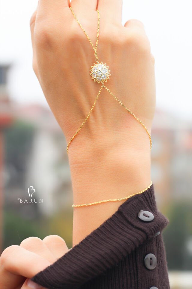 Şahmeran El Zinciri Yuvarlak Zirkon Taşlı Gold 925 Ayar Gümüş