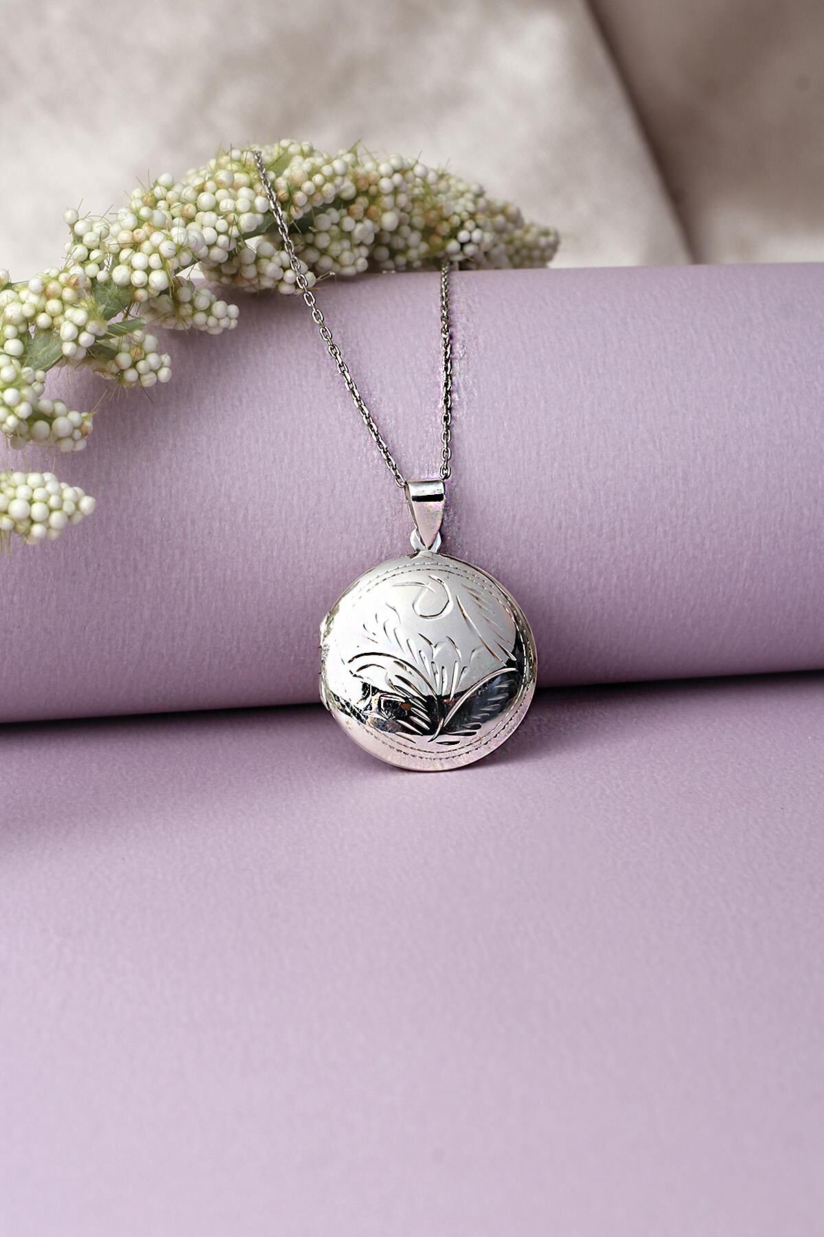 Resimlik Kolye Yuvarlak Madalyon Desenli Gümüş Zincir 925 Ayar Kolye
