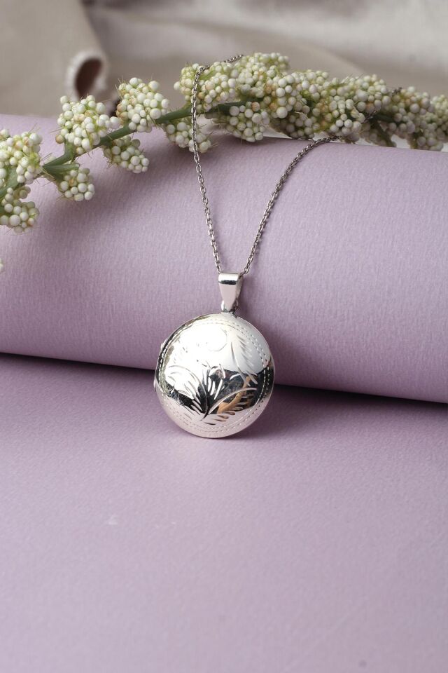 Resimlik Kolye Yuvarlak Madalyon Desenli Gümüş Zincir 925 Ayar Kolye