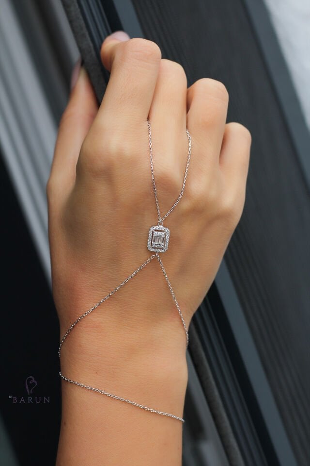 Şahmeran El Zinciri Kare Zirkon Taşlı 925 Ayar Gümüş