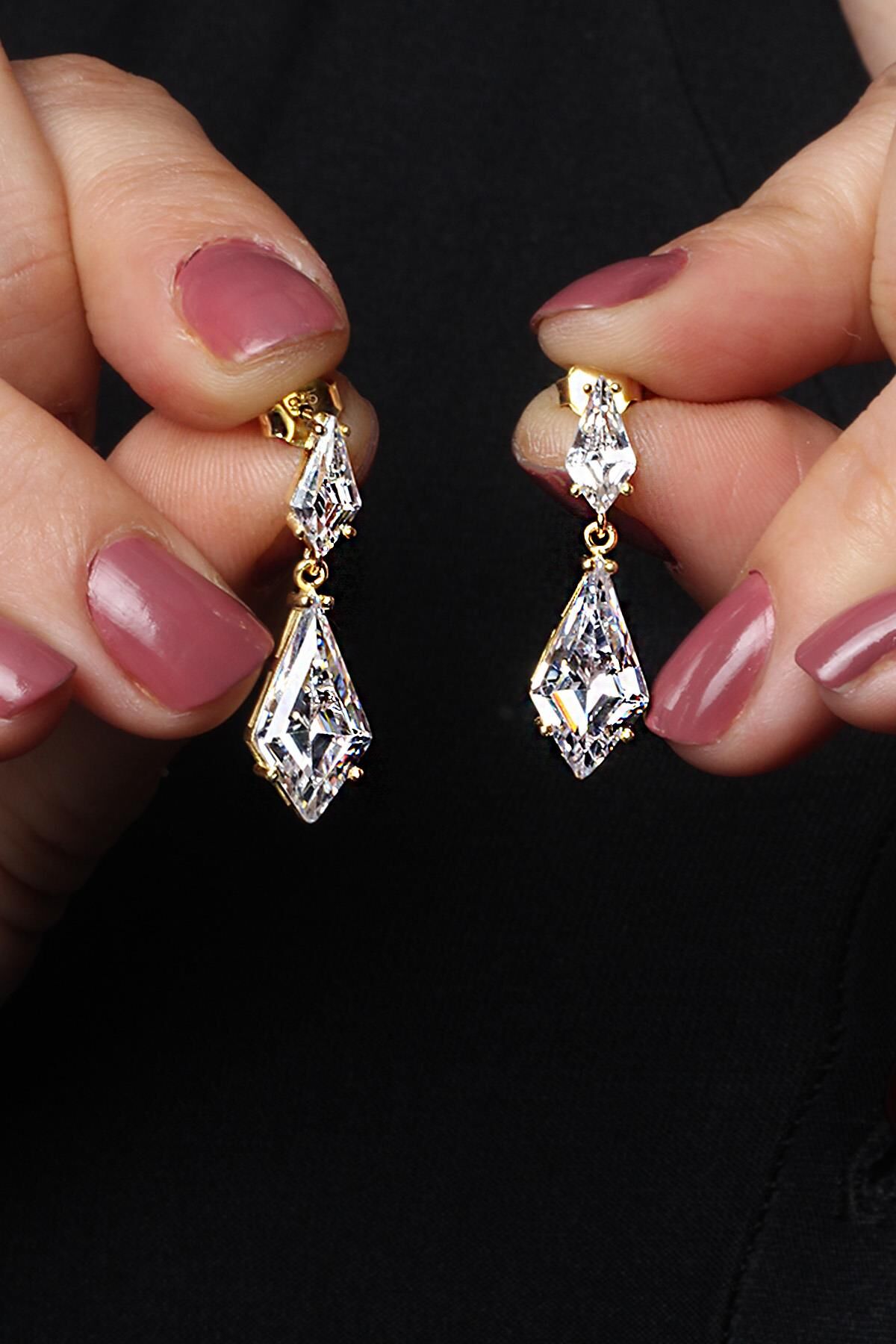 Sallantılı Küpe Üçgen 925 Ayar Zirkon Taşlı Beyaz Silver Civili Geçmeli Gümüş Küpe