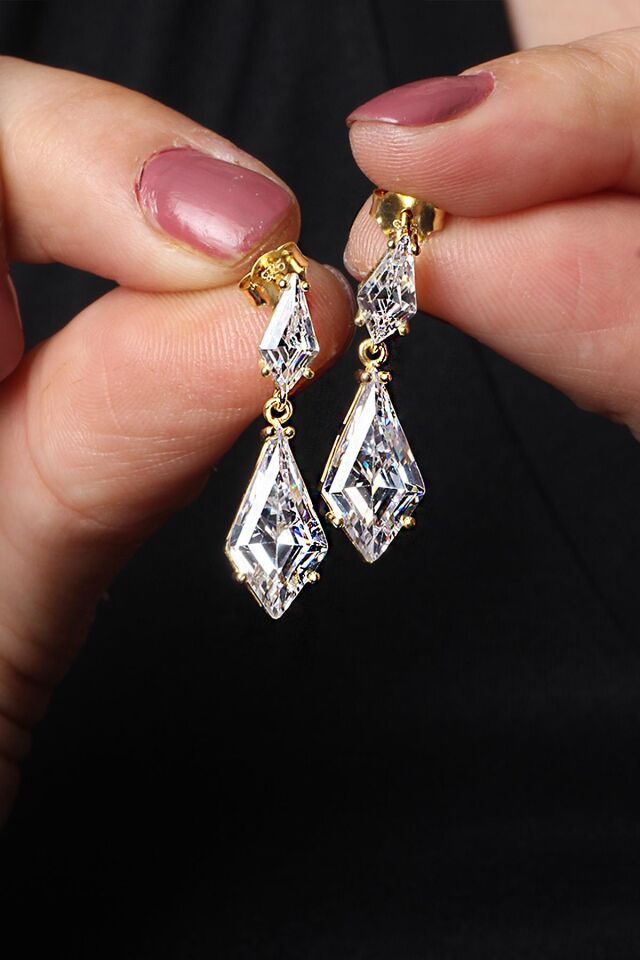 Sallantılı Küpe Üçgen 925 Ayar Zirkon Taşlı Beyaz Silver Civili Geçmeli Gümüş Küpe