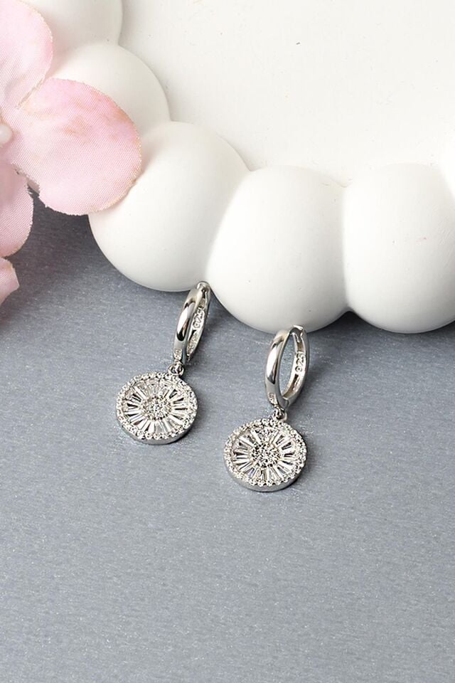 Sallantılı Yuvarlak Baget Zirkon Taşlı Silver Beyaz 925 Ayar Gümüş Küpe