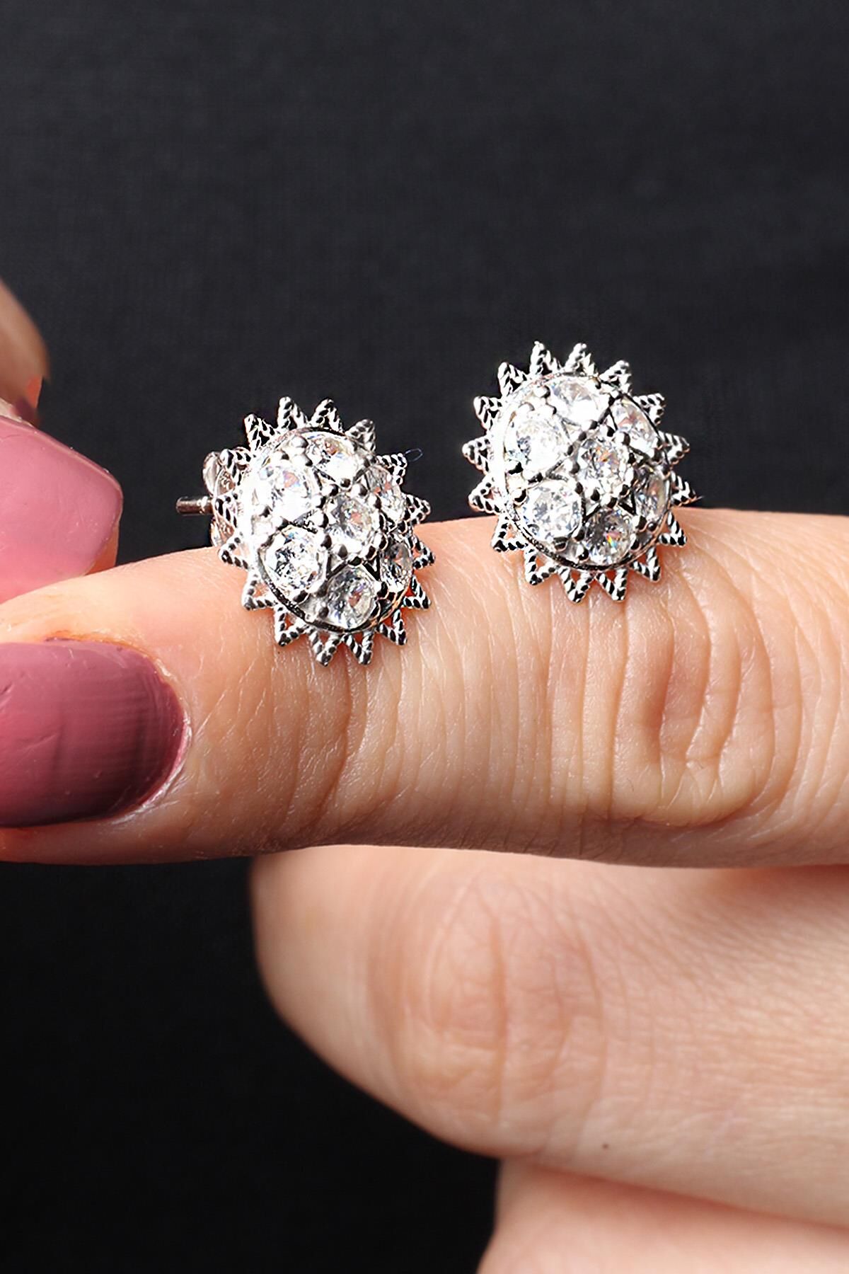 Yuvarlak Küpe Zirkon Taşlı Çivili 925 Ayar Gümüş Küpe