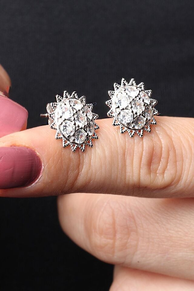 Yuvarlak Küpe Zirkon Taşlı Çivili 925 Ayar Gümüş Küpe